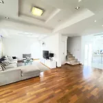 Wealthystays Duplex In The Heart Of Апартаменты *