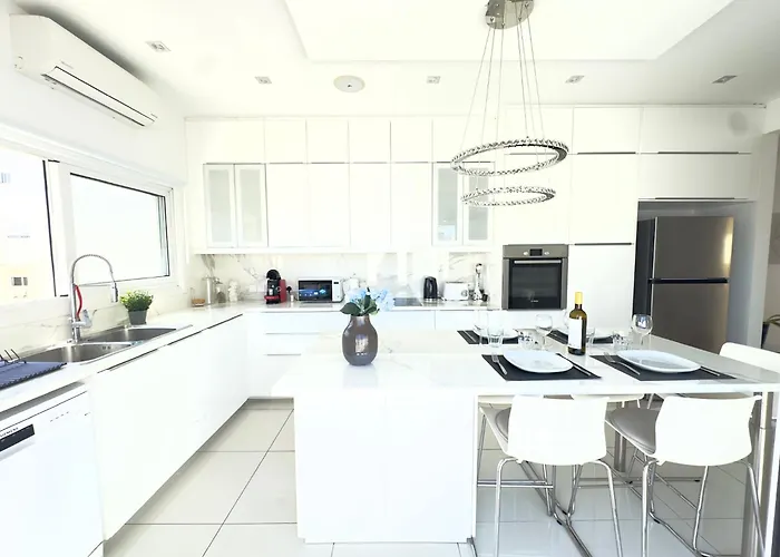 Wealthystays Duplex In The Heart Of